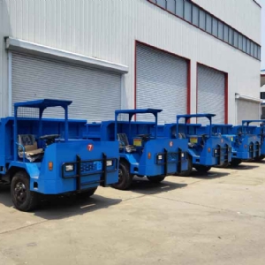 隨車挖運(yùn)輸車